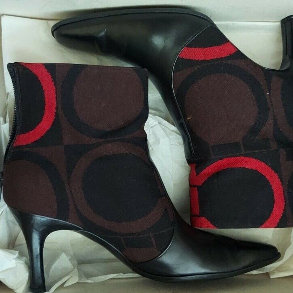 Salvatore Ferragamo women's shoes size 7c, leather and very stylish design, RARE